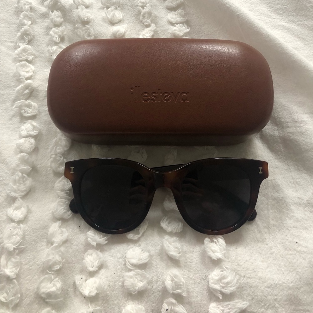 Illesteva Sicilia Sunglasses with Case